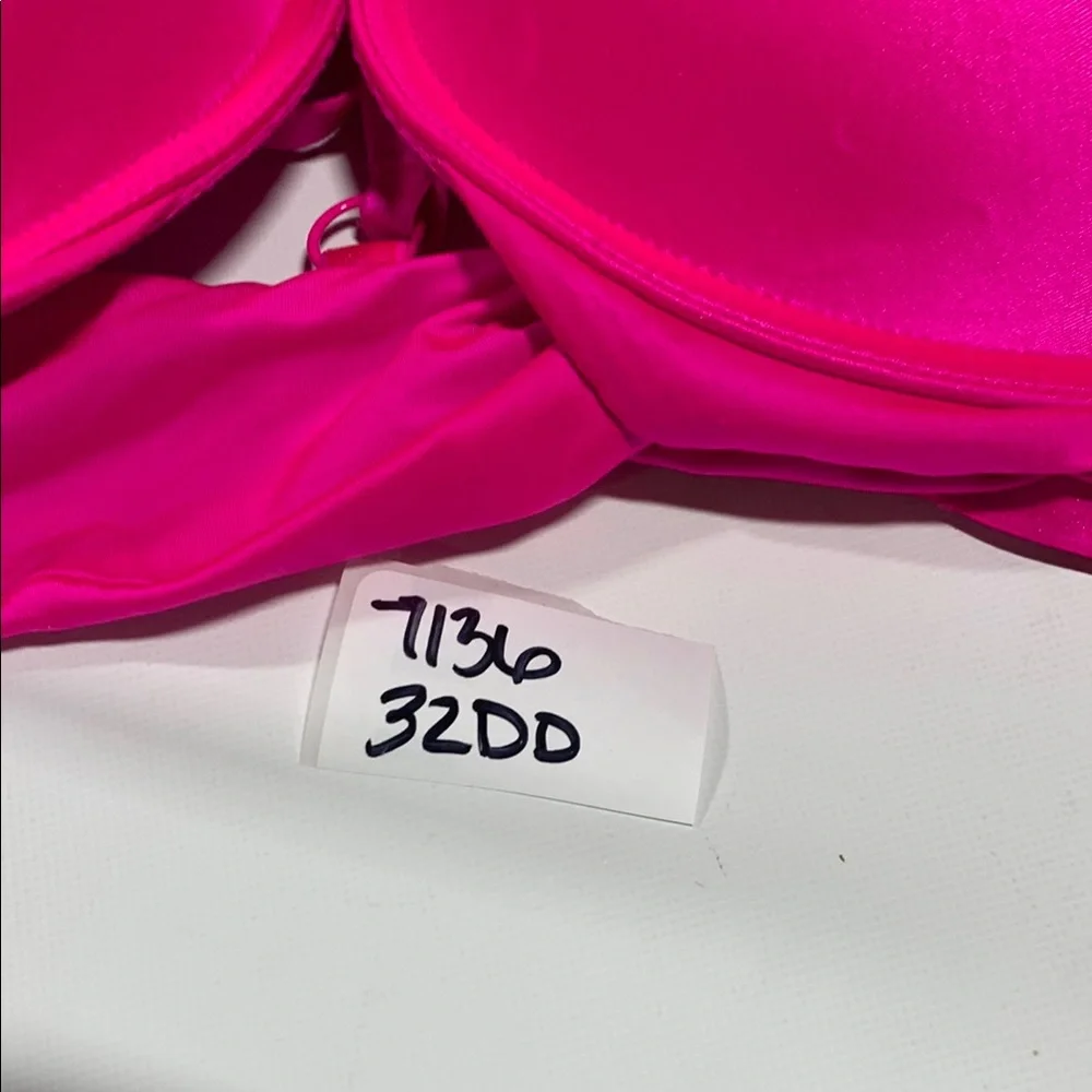 Victoria’s Secret - 32DD Vibrant Pink Women's Push-up Bra 7136‎